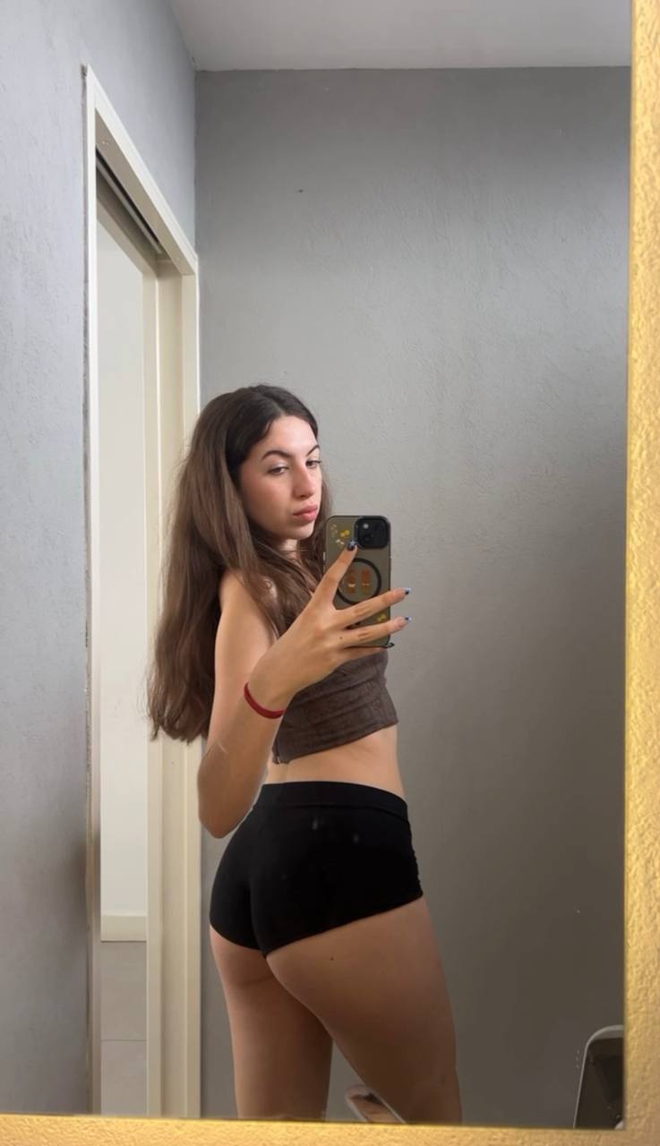 Amber in her underwear in Punin