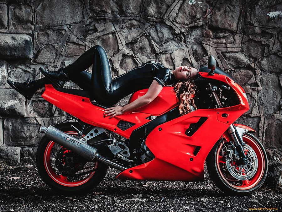 Beautiful girl Beautiful girls and motorcycles in Punin