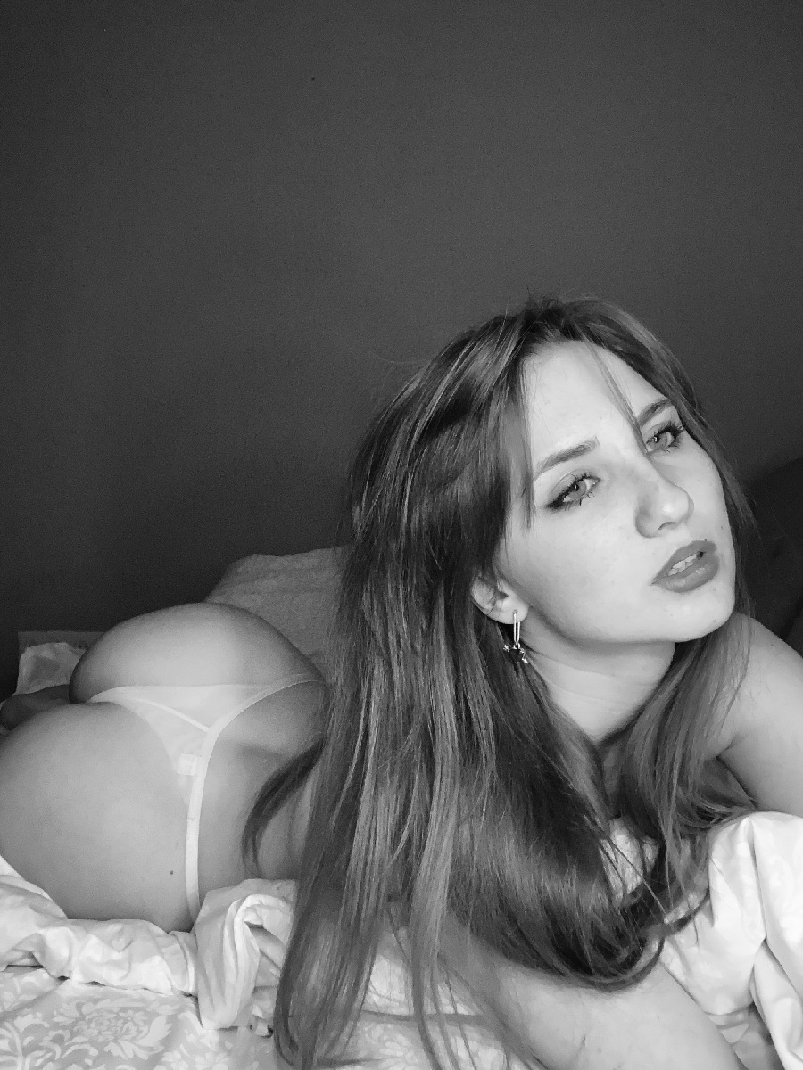 Take a pause and enjoy Nata nude — streaming from Punin