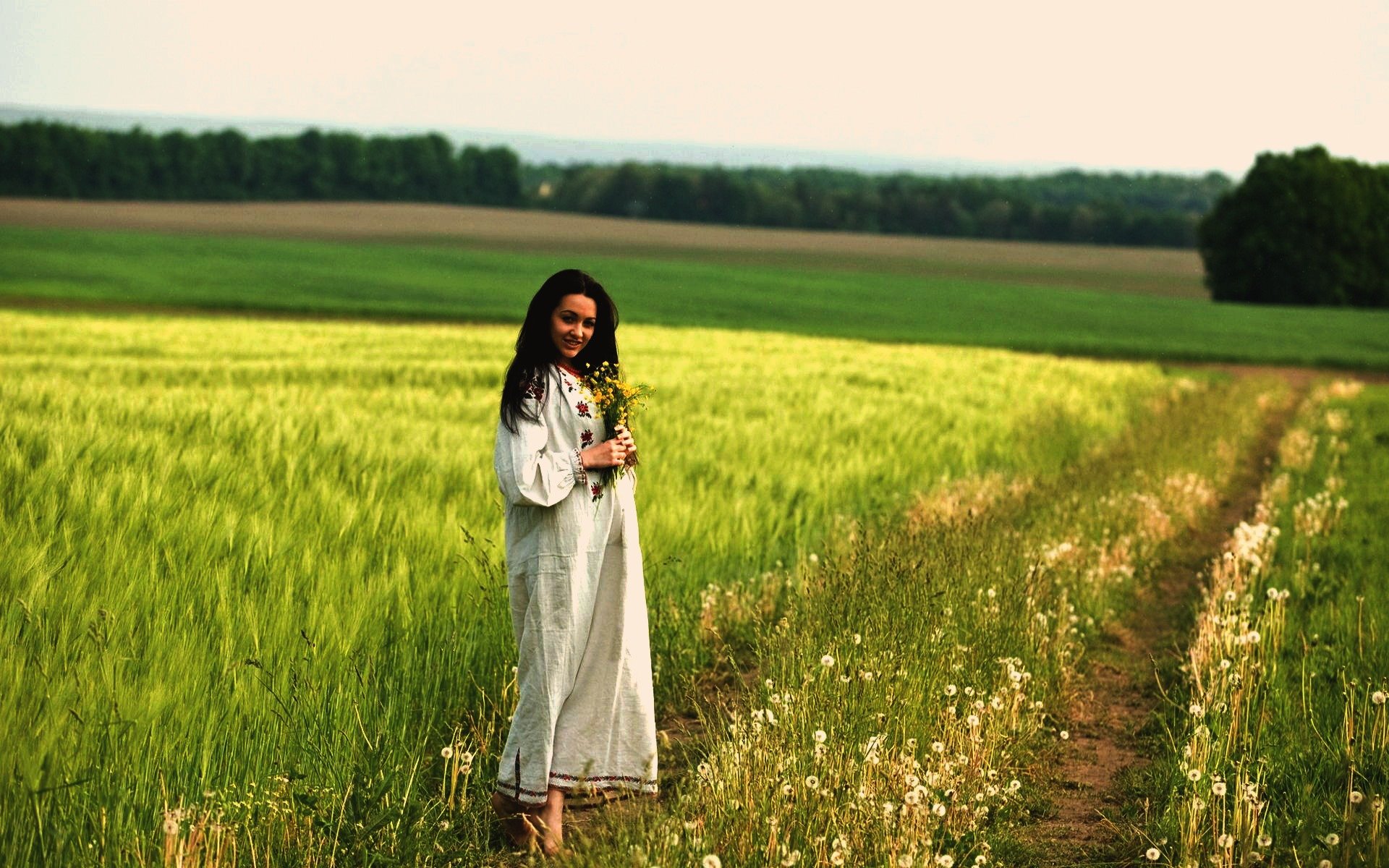 Women in Slavic costumes in Punin