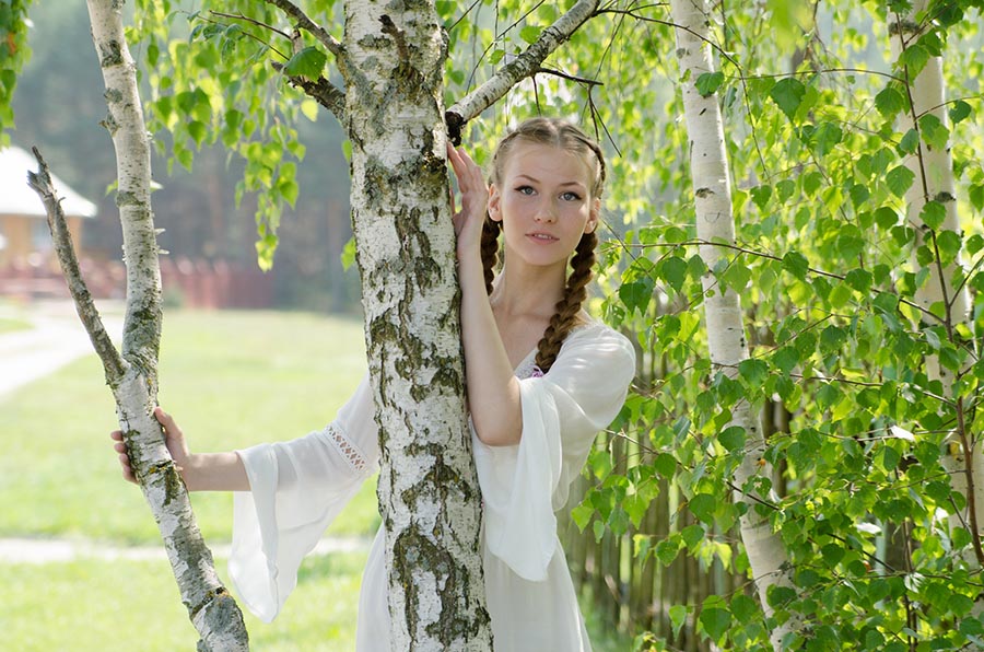 Women in Slavic costumes in Punin