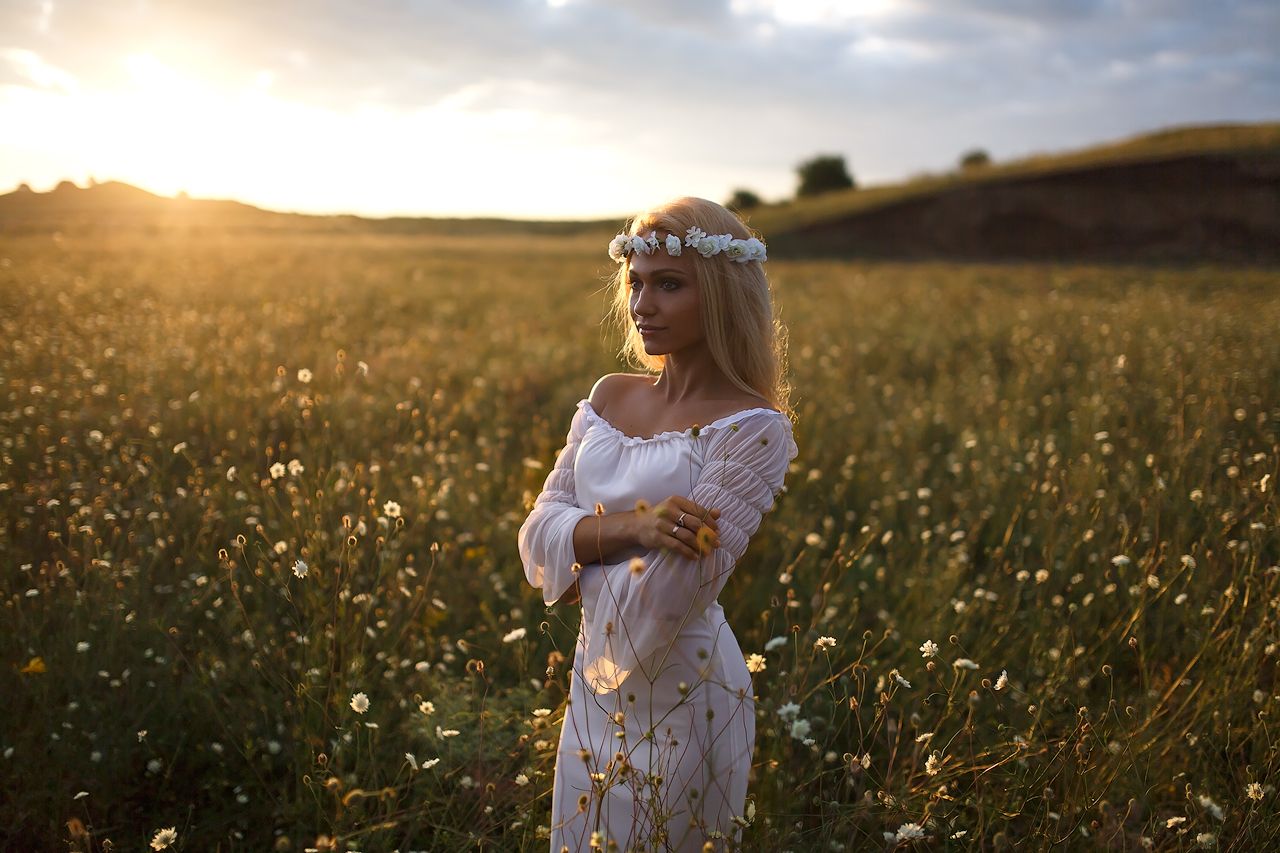 Girls in Slavic costumes in Punin