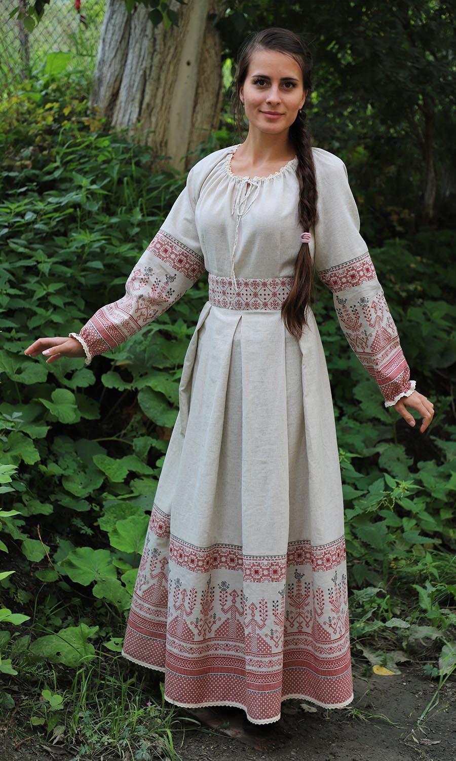 Girls in Slavic costumes in Punin