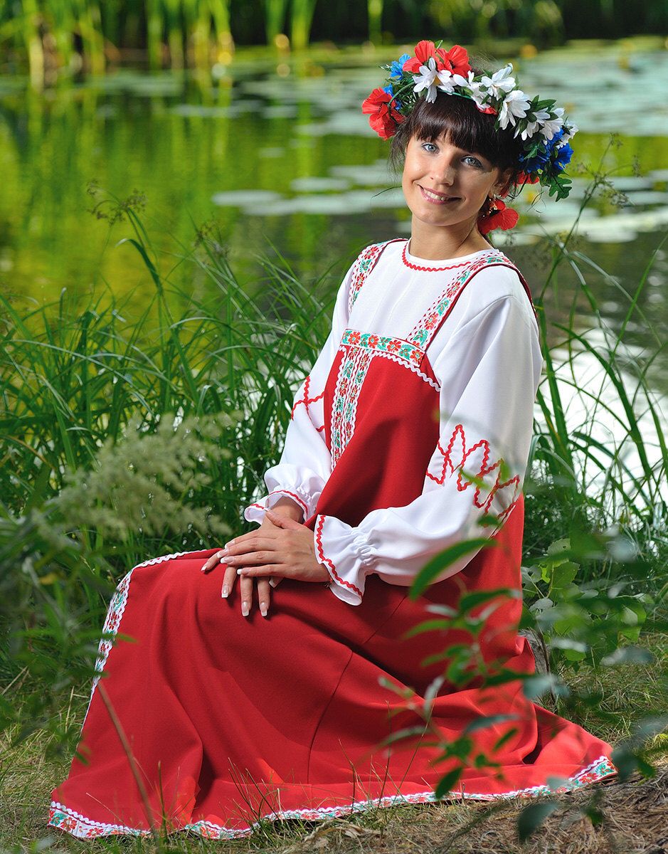 Beautiful girl Girls in Slavic costumes in Punin