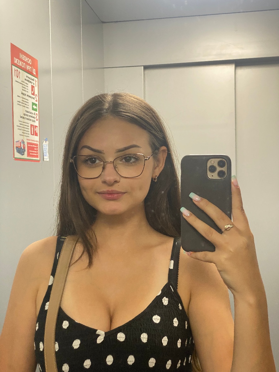 Sexy model Stacy in Punin